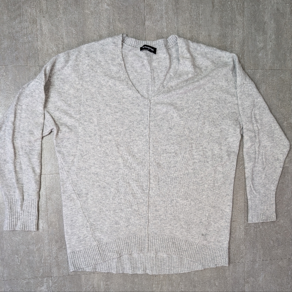 Express Women's Cozy  Grey Tunic V-Neck Pullover Sweater Size Medium